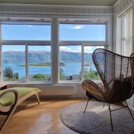 Main floor, Lyngen Alps, sauna included，位于灵塞德的酒店