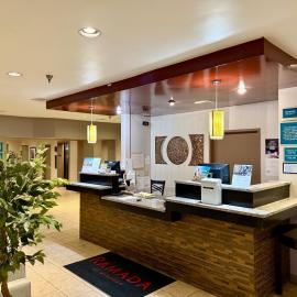 Ramada by Wyndham Glendale Heights/Lombard，位于格伦代尔高地的酒店