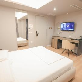 The Real Sea View Hotel Vlore，位于伏罗拉的酒店