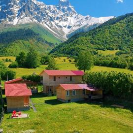 Shikhra Cottages，位于Mazeri的酒店