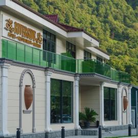 Riverside Hotel & Restaurant,位于Acharistsqali的酒店