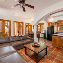 Oceanview Escape with Rooftop Terrace & Mountain Views Welcome to your perfect coastal retreat!，位于洛雷托的酒店