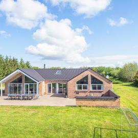 5 star holiday home in Rømø，位于托弗图姆的酒店