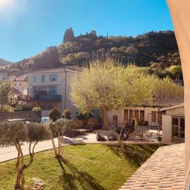 Logis Hôtel Médiéval, Montélimar Nord，位于罗什莫尔的酒店