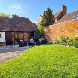 Needle & Grain A Historic Hideaway near Alcester，位于奥尔斯特的酒店