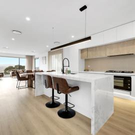 Romantic Mountain View with Lakeside living，位于Wallan的酒店