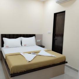 Elegant Inn Hotel，位于苏拉特的酒店