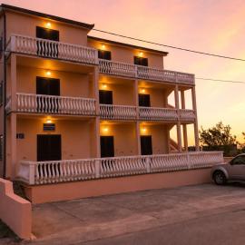 Apartments Bernarda 1，位于宁的酒店