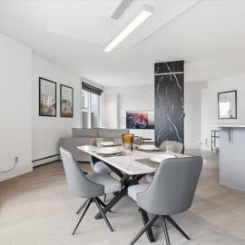Central and Secure DT Condo with Underground Parking，位于埃德蒙顿的酒店