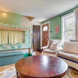 Family Mashpee Eco-Retreat - Naturally Cape Cod!，位于马什皮的酒店