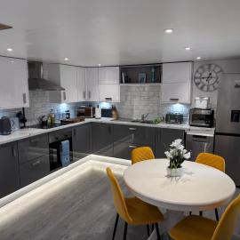 Stone's Throw Cottage - A Hebridean Escape，位于Eilean Kearstay的酒店