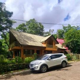 Riverside Staycation house near Kamay ni Hesus，位于Lucban的酒店