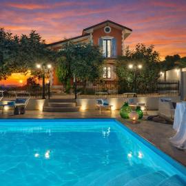 Villa del Colle con piscina privata，位于伊斯皮卡的酒店