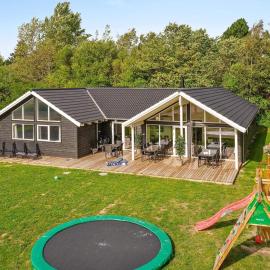 5 star holiday home in Vejby，位于瓦伊比的酒店