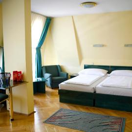 Hotel Bara Budapest,位于布达佩斯的酒店