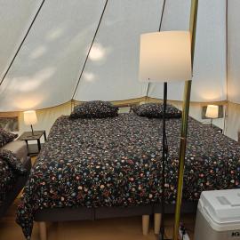 Camping and Gîtes - Le Mas d'Ayen，位于Ayen的酒店