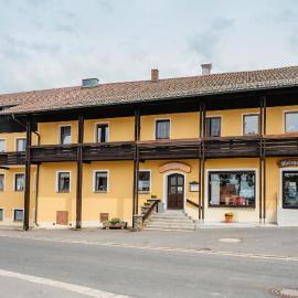 Gasthof-Metzgerei-Pension Schierlitz，位于林巴赫的酒店