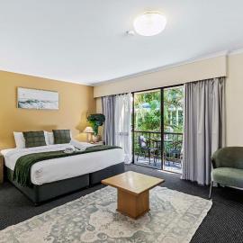Leafy Studio Retreat near Shops Motorway Access by Custom Bnb Hosting，位于布里斯班的酒店