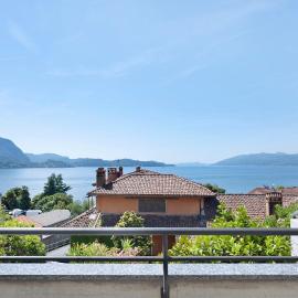 Appartamento Vista Lago Ghiffa，位于吉法的酒店