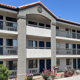 Motel 6 Barstow, CA - Mojave Desert Stop - I-15，位于巴斯托的酒店