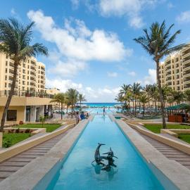 Holiday Inn Club Vacations The Royal Sands All Inclusive，位于坎昆的酒店