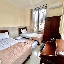 Emerald Inn Karawaci，位于Dungus的酒店