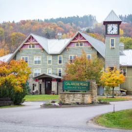 Calabogie Peaks Resort, an Ascend Collection Hotel，位于Calabogie的酒店