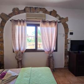 Secluded Garden Studio，位于Tala的酒店