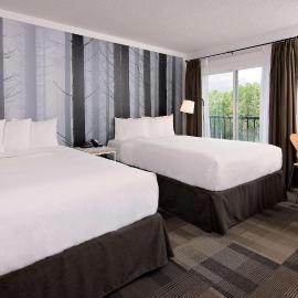 Coast Canmore Hotel & Conference Centre，位于坎莫尔的酒店