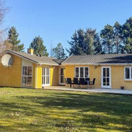4 star holiday home in Jerup，位于耶鲁普的酒店