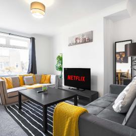 Nr Durham - Free Parking- 2BR Home- Wi-Fi-Sleeps 5