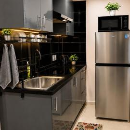 DOLFIJN STUDIOS 4 Spacious 2BR Apartment Fast WiFi AC North Paramaribo，位于帕拉马里博的酒店