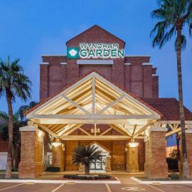 Wyndham Garden Monterrey Norte，位于蒙特雷的酒店