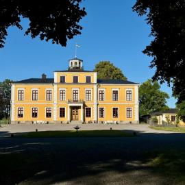 Rosenträdgården - Private guesthouse at Stäringe，位于Flen的酒店
