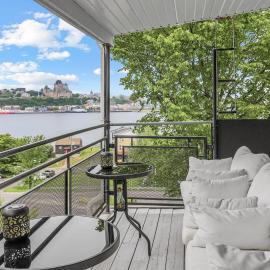 Royal View Chateau Frontenac Balconies 6 bedrooms 15 guests，位于莱维斯的酒店