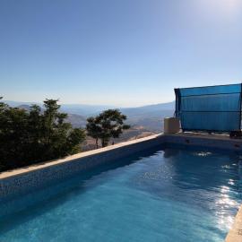 Luxury Mountain Chalet with Private Pool Lionden Jerash，位于杰拉什的酒店