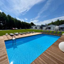 Lumi Resort - domki nad morzem - w otoczeniu natury - z podgrzewanym basenem i siłownią，位于里沃的酒店