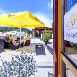 Vital Hotel Krainz mit Nebenhaus Familien Hotel，位于菲尔斯滕费尔德附近洛伊佩尔斯多夫的酒店