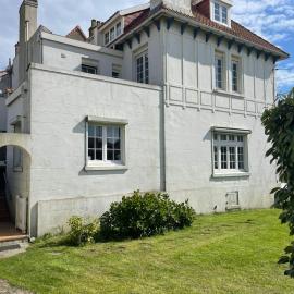Maison Sans Soucis vlakbij zee en natuurgebied，位于昂布勒特斯的酒店