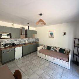 L'ESCAPADE Gite Cosy avec piscine et terrasse vue nature，位于沙韦涅的酒店