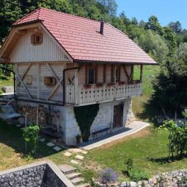 Oddih v Srčni hiški，位于Dvor的酒店