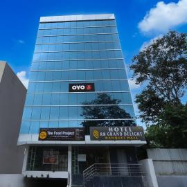 Hotel O RB Delight，位于Karīmnagar的酒店