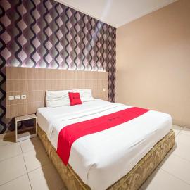 RedDoorz at Hotel Charvita Kupang