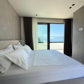 ReiVal Hotel Marina Vlore，位于伏罗拉的酒店