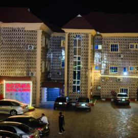 Rotana Hotel and Suits,位于伊洛林的酒店