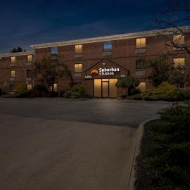 Suburban Studios Copley Akron West，位于Copley的酒店