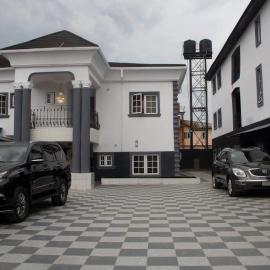 Star Haven Hotel and suites，位于Badore的酒店