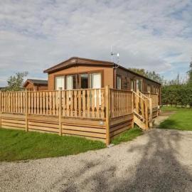 2-Bed Cabin - Sleeps 5 - Parking - Pet Friendly，位于康福斯的酒店
