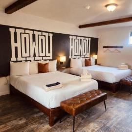 Elk Antler Inn，位于瑟莫波利斯的酒店