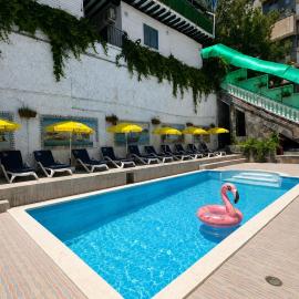 Chalet Duplex N 1 avec piscine dans une résidence，位于Bouzareah的酒店